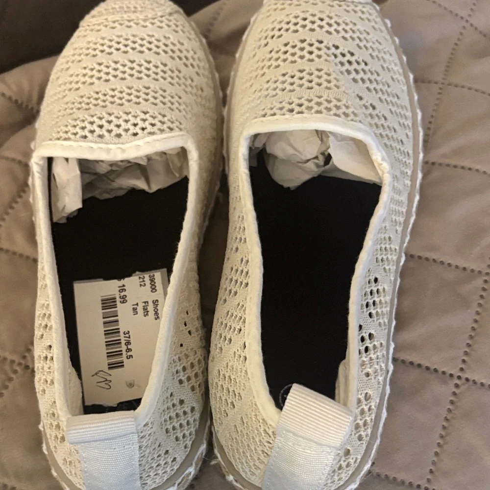 Elegant‎ Cream Espadrille Slip-Ons crochet mesh memory foam women’s size 6